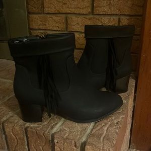 ComfortView Black boots with heel, Size 11W